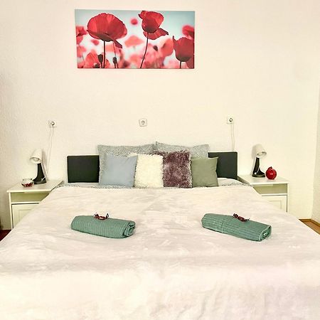 Very Warm Home With Big Bed Near New York Cafe Budapest Exterior foto